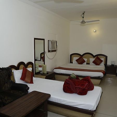 Hotel Vishal Új-Delhi Kültér fotó
