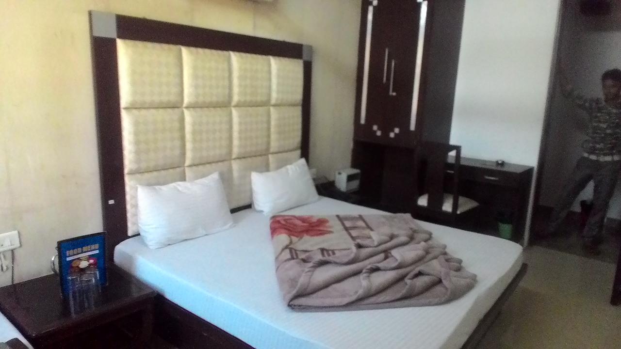 Hotel Vishal Új-Delhi Kültér fotó