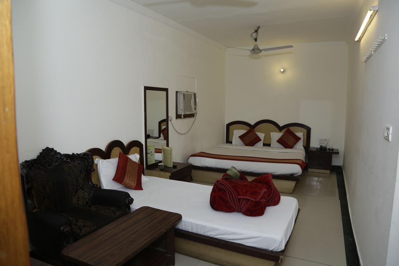 Hotel Vishal Új-Delhi Kültér fotó