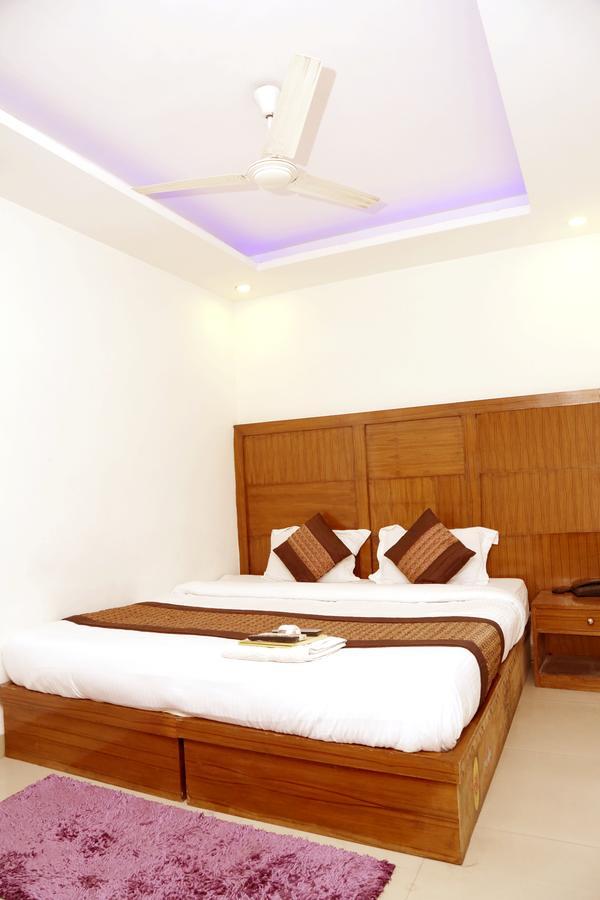 Hotel Vishal Új-Delhi Kültér fotó