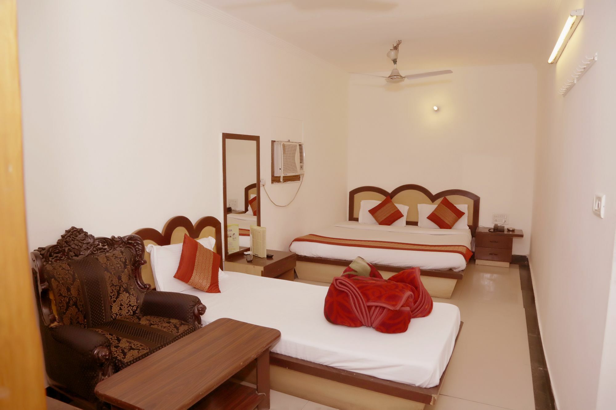 Hotel Vishal Új-Delhi Kültér fotó