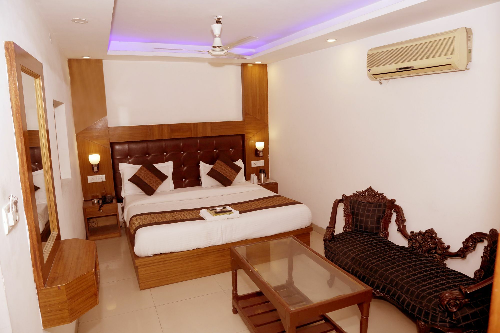 Hotel Vishal Új-Delhi Kültér fotó
